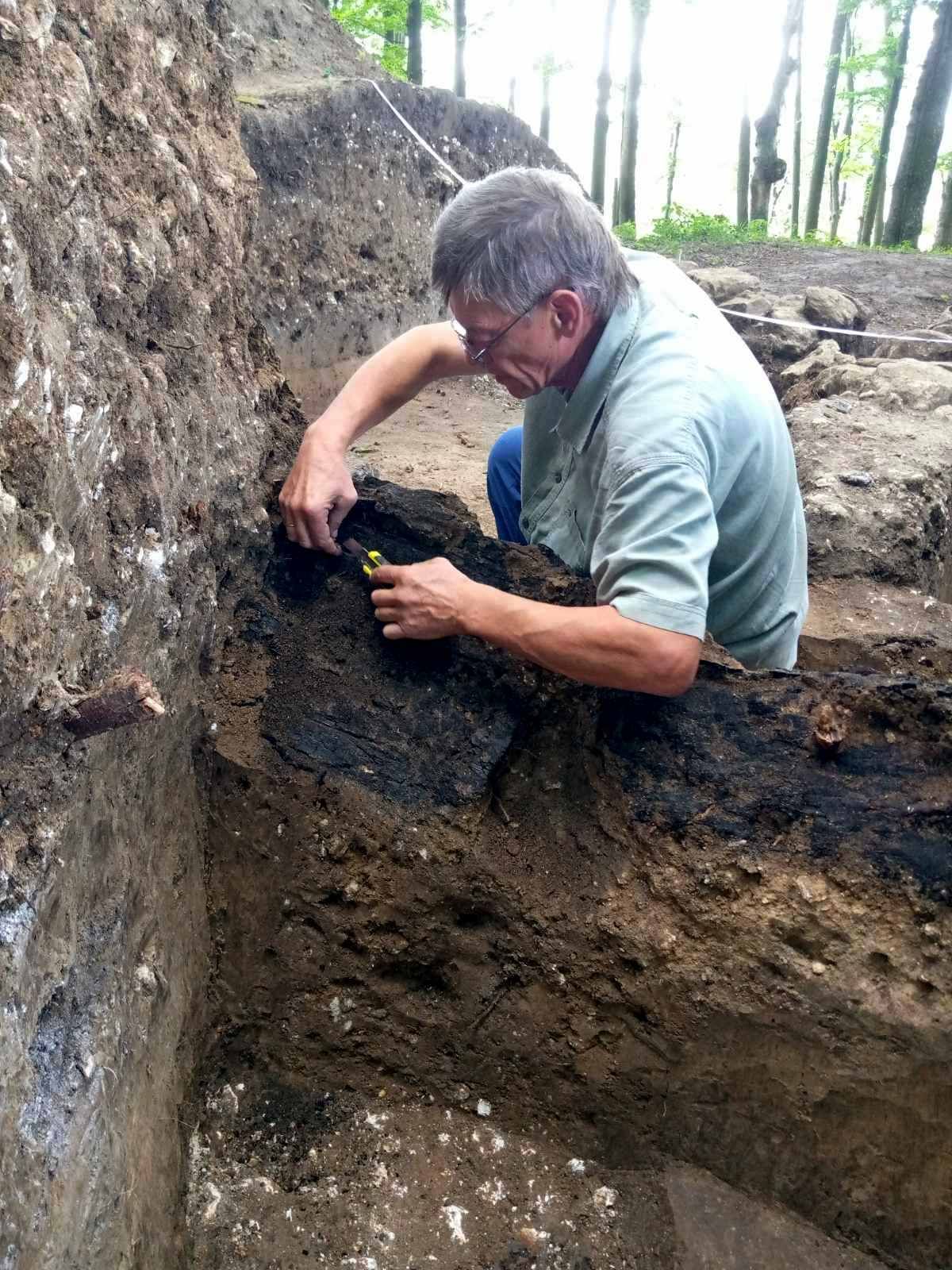 Юрій Лукомський досліджує знахідки