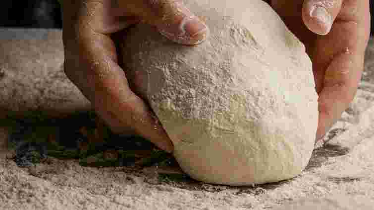 Майже магічний лайфхак: що додати в тісто, щоб випічка довше не черствіла