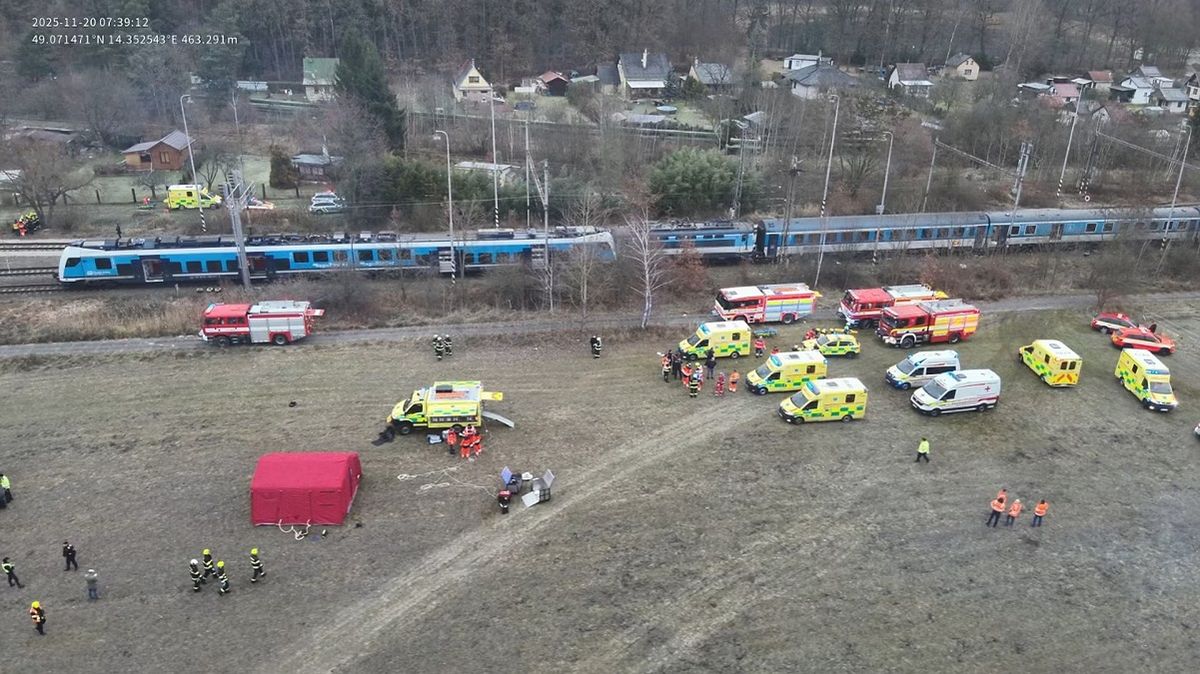 На півдні Чехії унаслідок зіткнення двох потягів постраждали близько 40 людей 

