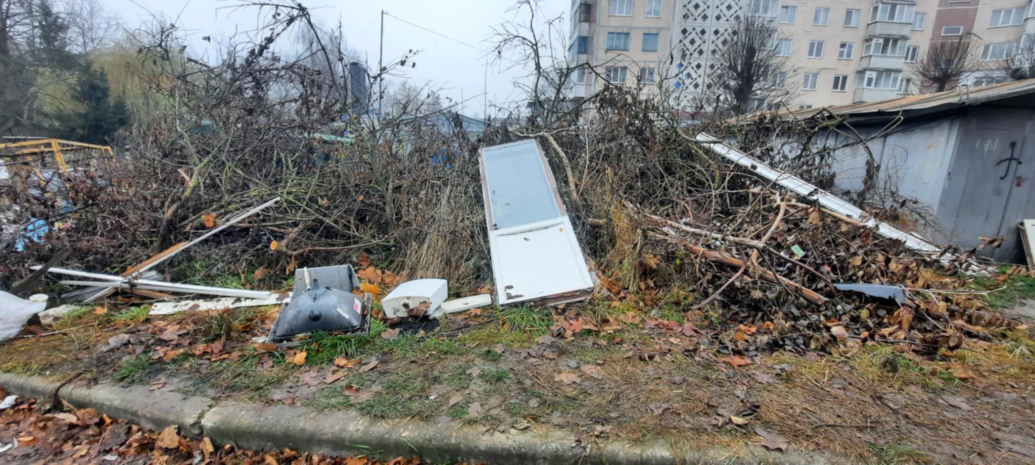 Вибуховою хвилею двері балкона відкинуло на сто метрів
