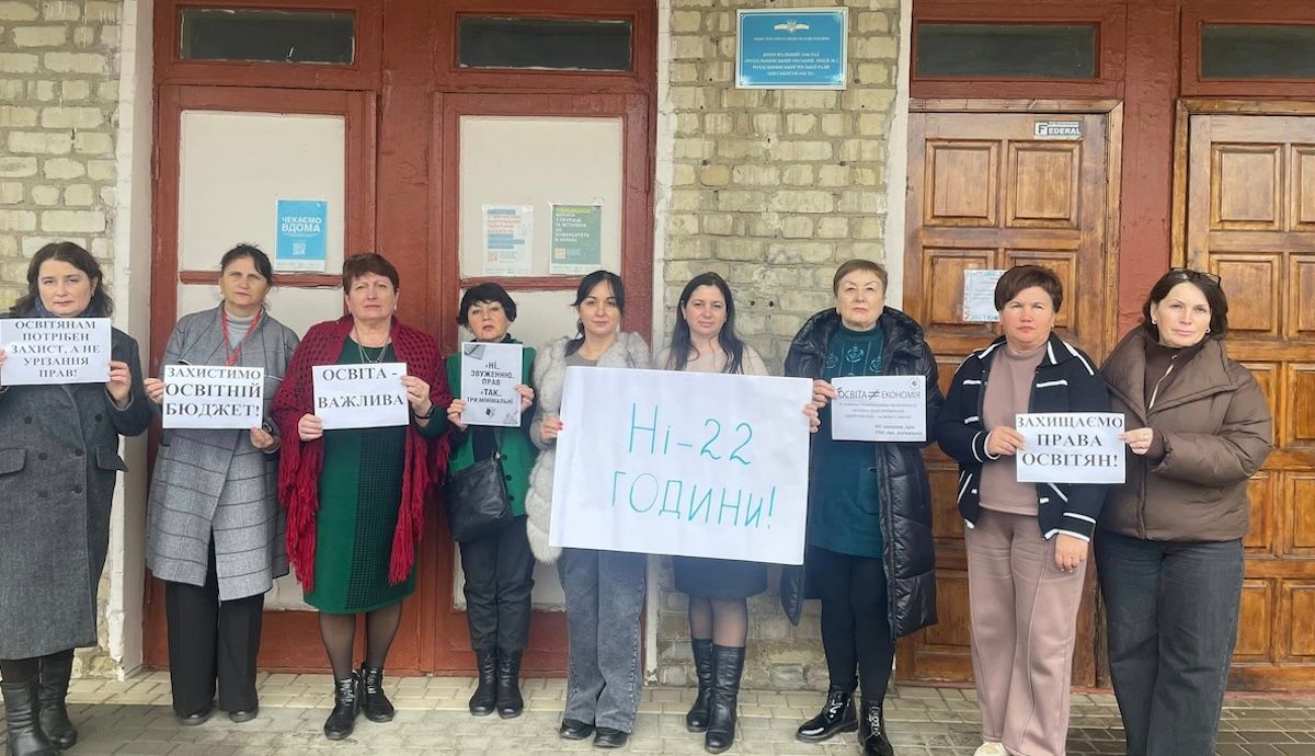 Освітяни запустили масовий флешмоб з вимогою збільшити зарплату
