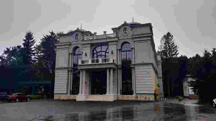 Донька експосадовця БЕБ через суд арештувала родинний ресторан у Львові