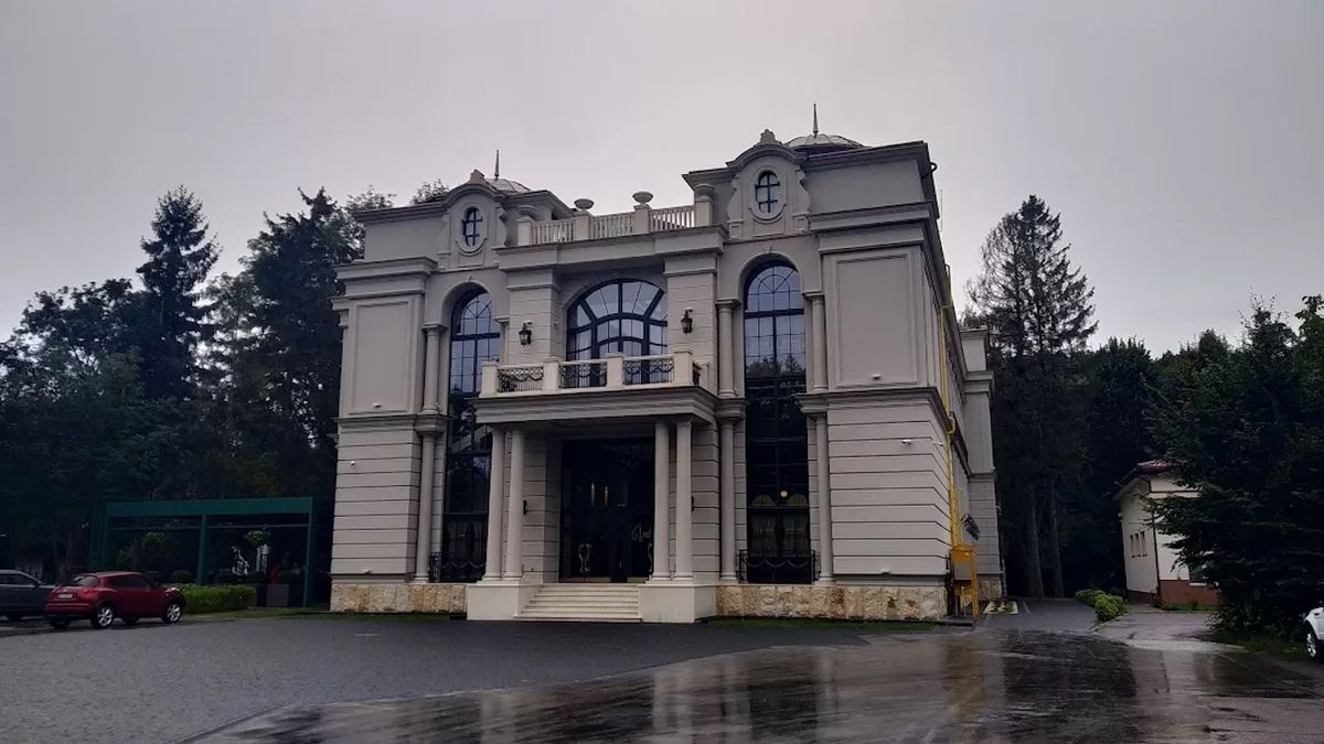 Донька експосадовця БЕБ через суд арештувала родинний ресторан у Львові