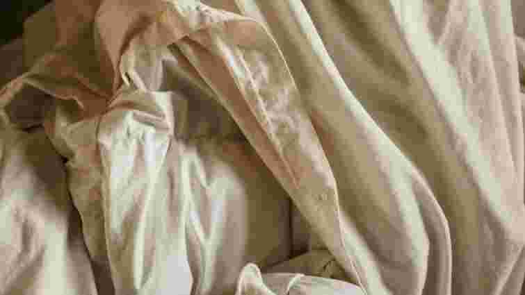 Прихована загроза: чи справді треба прати постільну білизну одразу після покупки