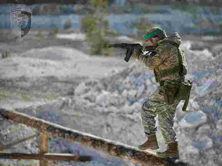 На Луганщині боєць зі США під час зачистки лісу захопив у полон чотирьох росіян