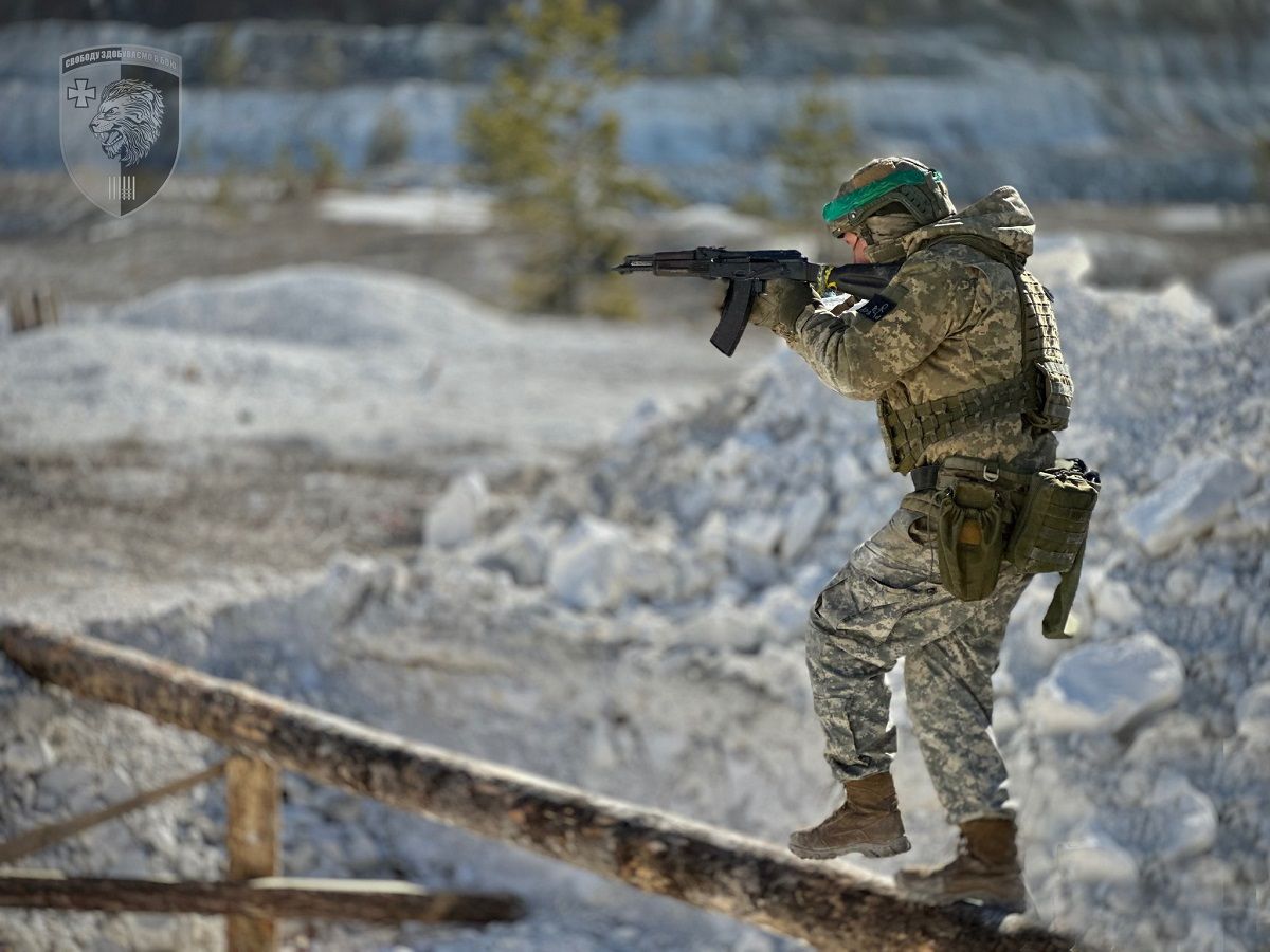 На Луганщині боєць зі США під час зачистки лісу захопив у полон чотирьох росіян