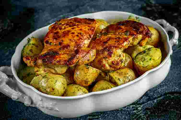 Запечена курка в апельсиновому соусі з картоплею. Рецепт дня