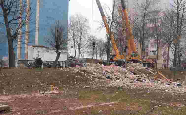 З-під завалів у Тернополі дістали тіла матері і двох дітей