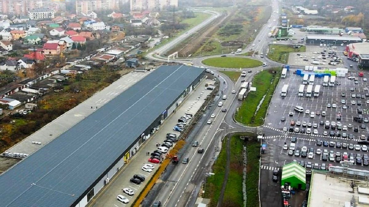 В Ужгороді та Мукачеві відкрили перші ритейл-парки
