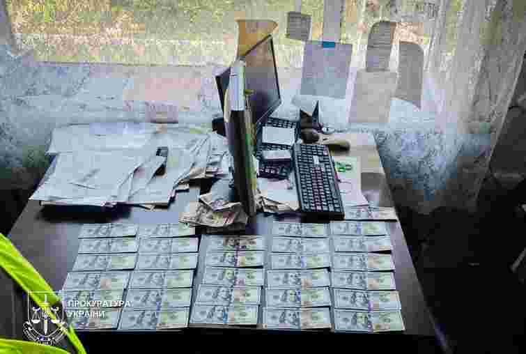 На Закарпатті під час отримання хабаря від ухилянта затримали лікаря-інфекціоніста