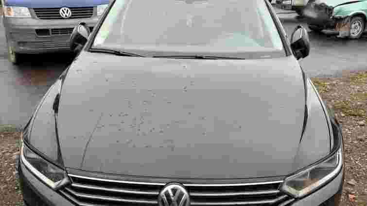 На Закарпатті мешканку села переїхали два автомобілі, вона загинула