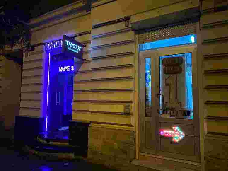 У Львові заборонили освітлення реклами на час комендантської години