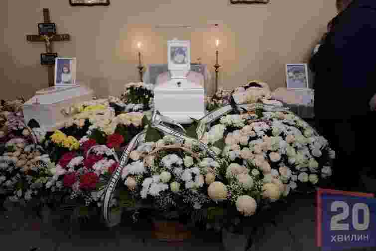 У Тернополі попрощалися з загиблими внаслідок обстрілу Марією Палагнюк та двома її дітьми
