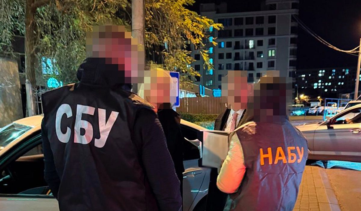 СБУ та НАБУ викрили на хабарництві суддю й адвокатку з Одеси