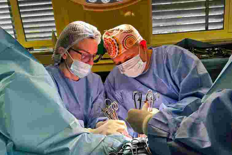  93-річній лучанці провели складну операцію через випадіння статевих органів