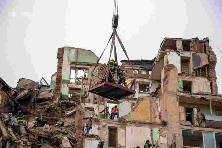 Біля зруйнованих будинків у Тернополі встановлять хрести для молитви