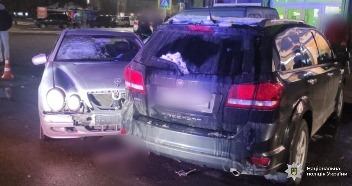 На Прикарпатті болгарин на Mercedes влаштував потрійну смертельну аварію