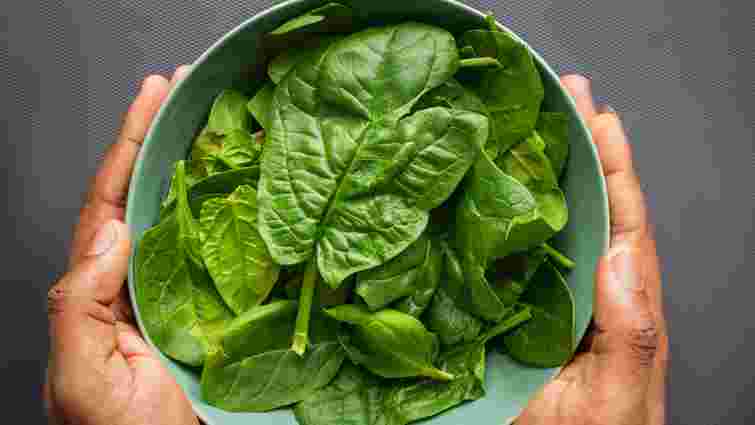 Збережемо всі корисні речовини: як правильно приготувати шпинат 