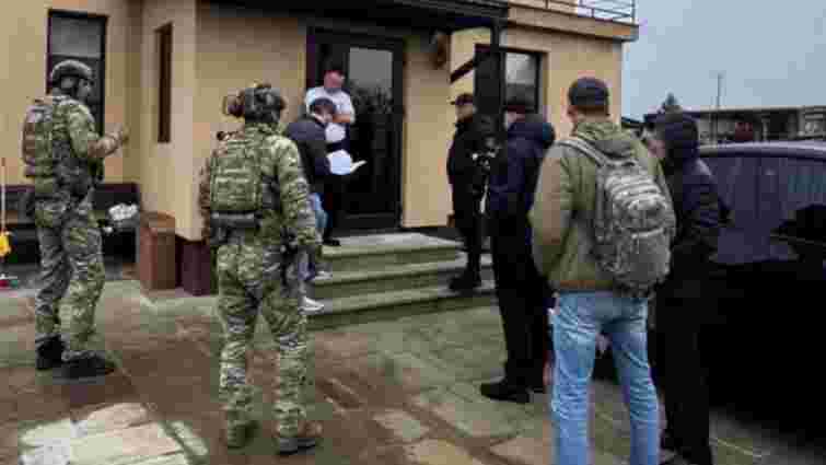 На Прикарпатті за хабарі від підприємців арештували посадовців Державної служби з питань праці