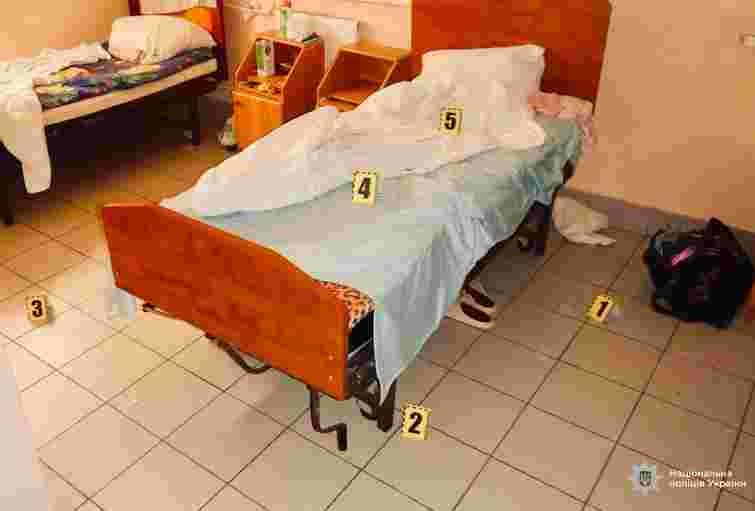 Пацієнт франківського центру боротьби зі СНІДом влаштував стрілянину, є поранений