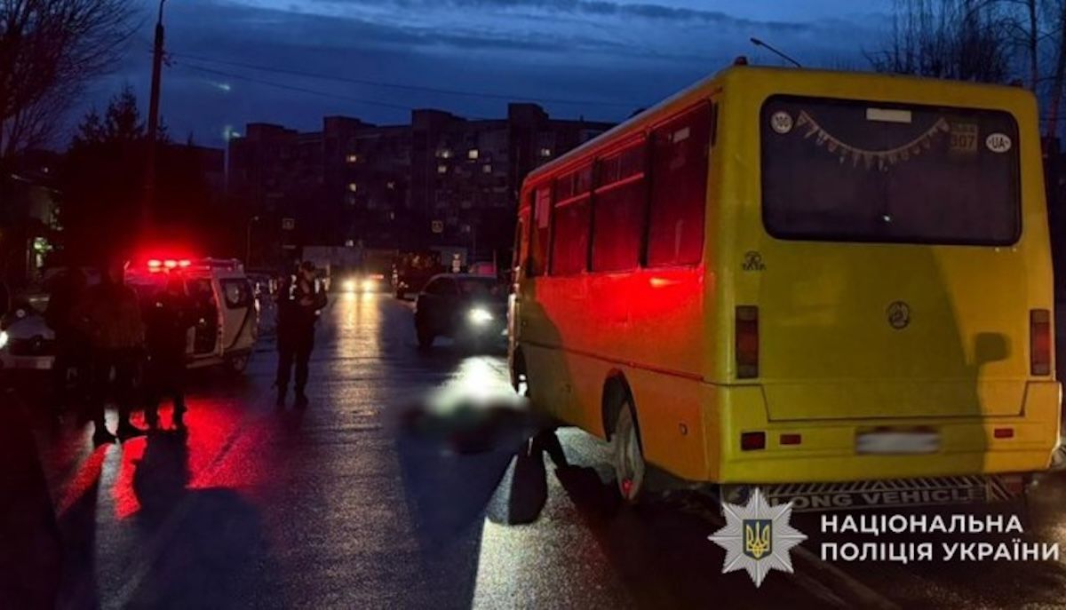 У Новояворівську маршрутка на смерть збила 61-річну пішохідку