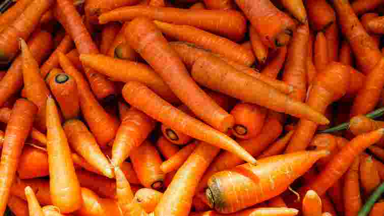 Позбудетеся усього бруду та мікробів: найефективніший спосіб помити моркву