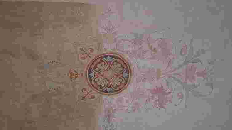 У львівському офісі заповідника «Тустань» відреставрували розписи трьох періодів