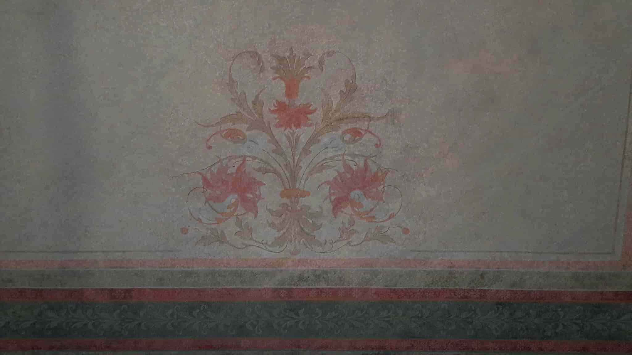 Квіти з першого етапу розписів на стелі