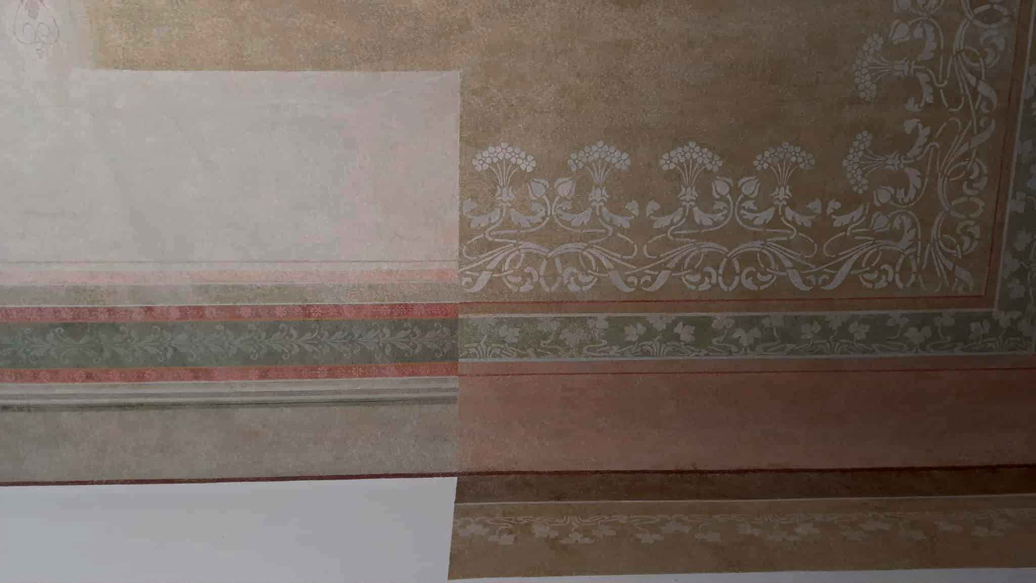 Розписи двох періодів на стелі приміщення