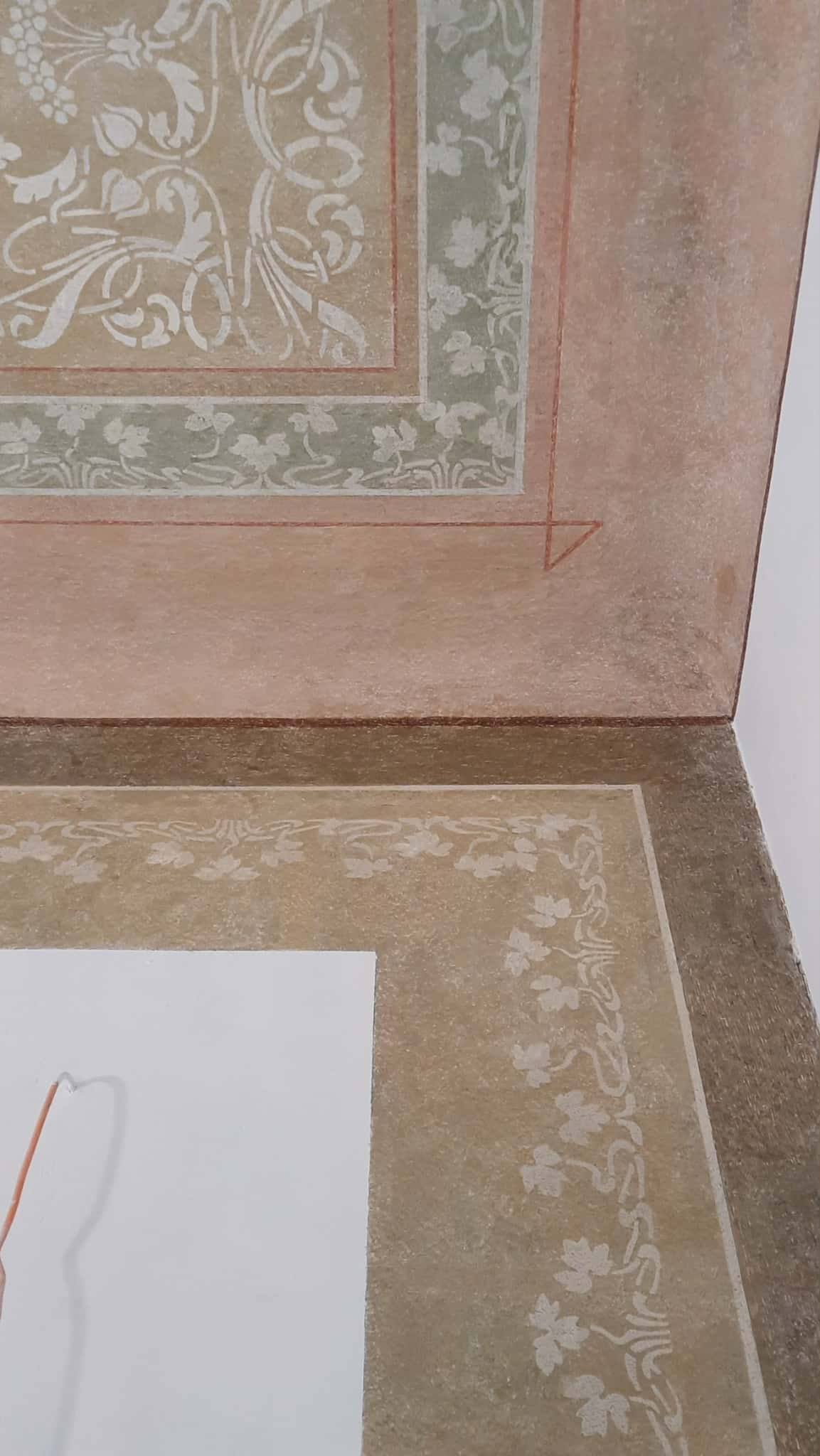 Сецесійні розписи на стелі і стіні