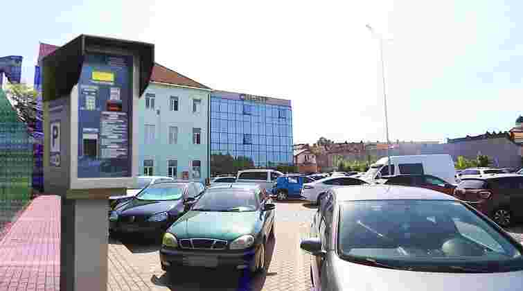 У Мукачеві встановили тарифи на паркування автомобілів