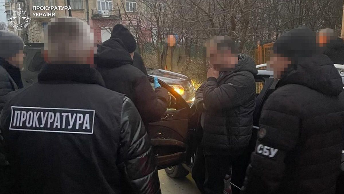 На Львівщині затримали священника зі спільником за переправлення ухилянта за кордон