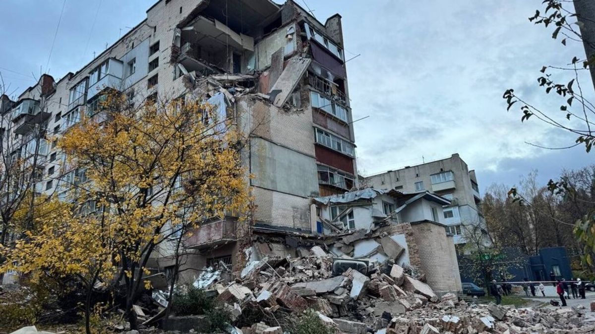 У Хмельницькому відбудують пошкоджену вибухом частину багатоповерхівки