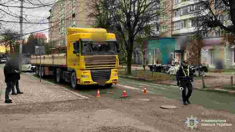 У Франківську водій вантажівки на смерть збив 84-річного пішохода