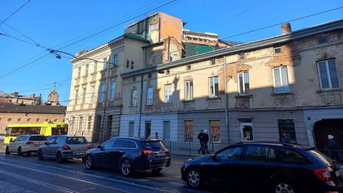 Родина Козицьких почала реконструкцію історичної кам’яниці на площі Митній