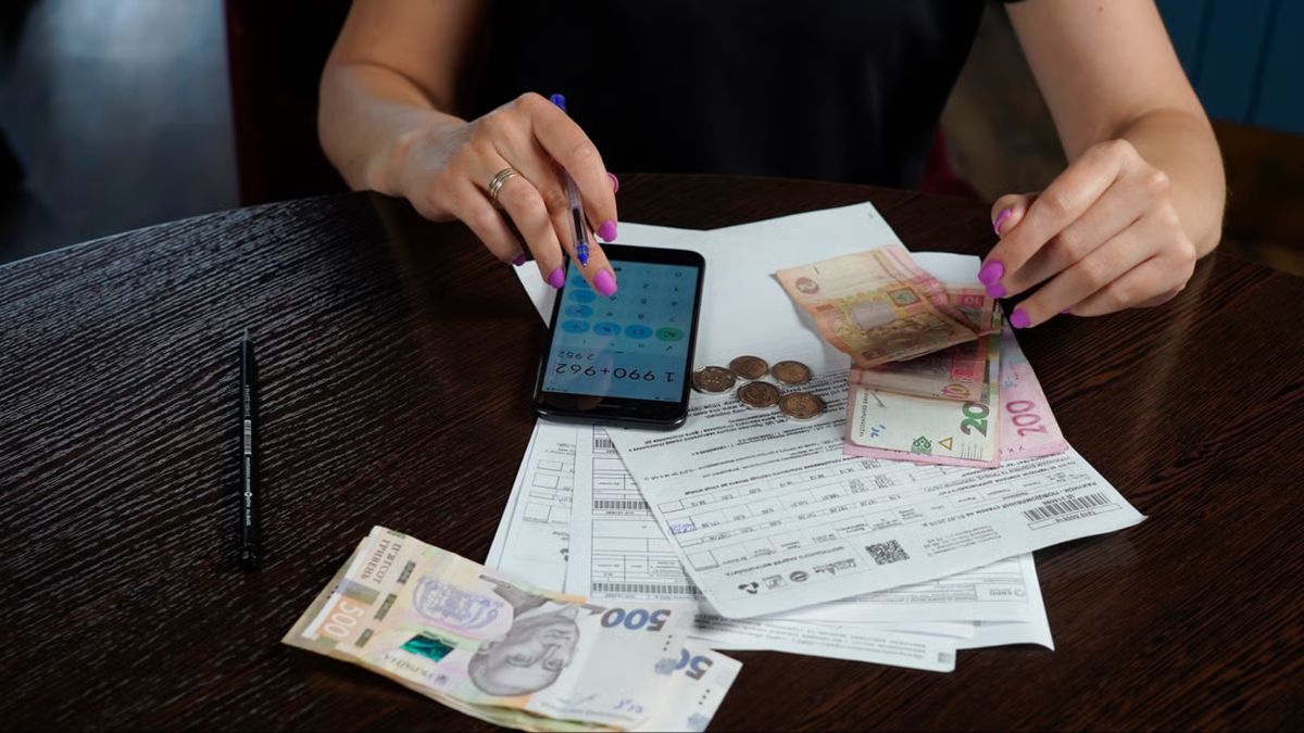 Понад половину боргів українців за комуналку закрили без їхньої оплати
