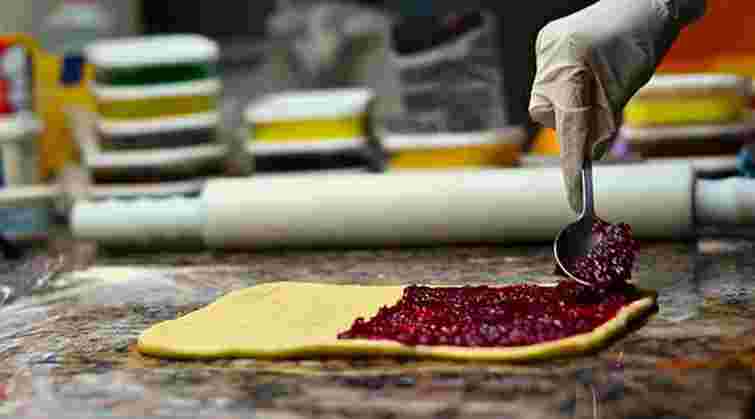 Відома кондитерська фірма за 2 млн грн купила закинуту будівлю в Калуші