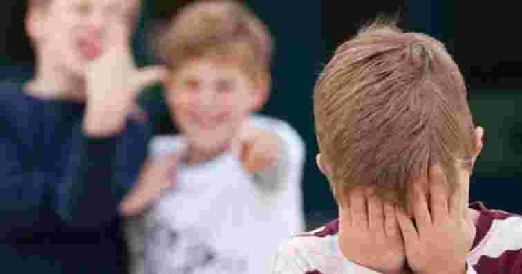 На Львівщині суд оштрафував батька, чий син знущався з однокласника два роки