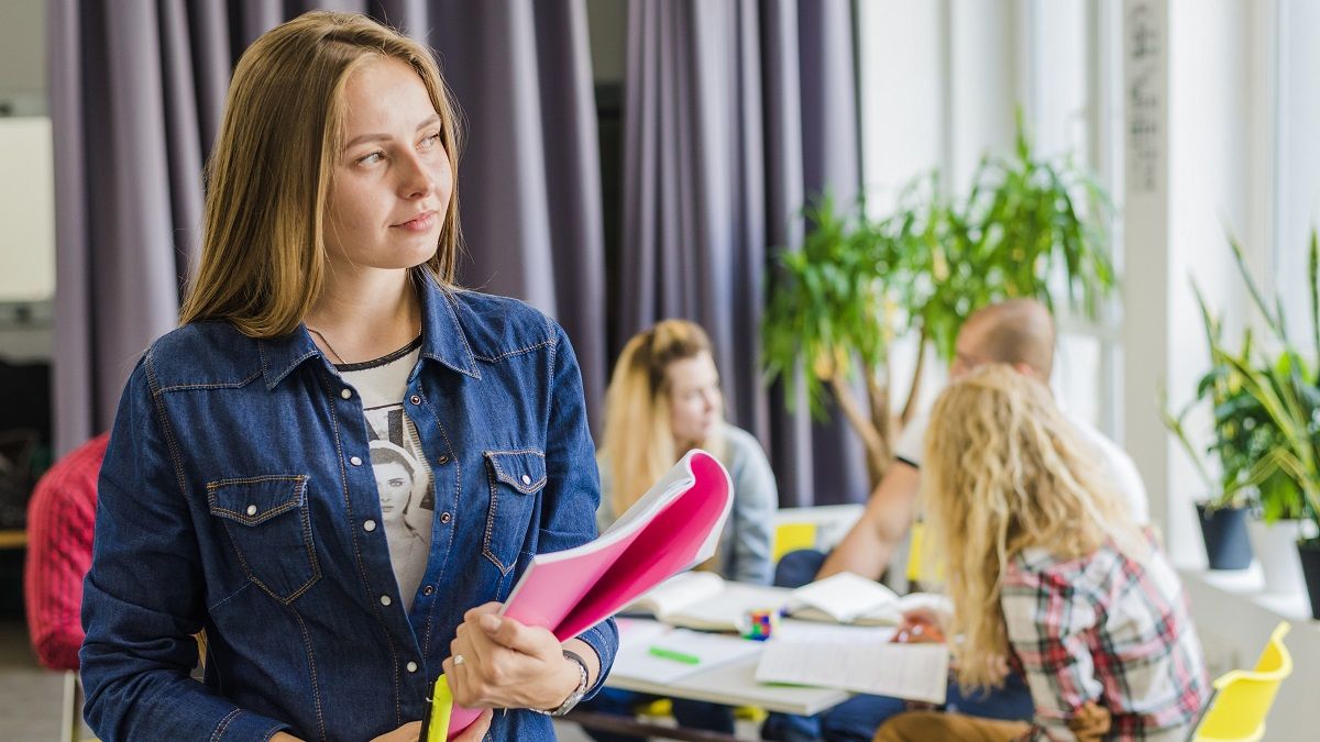 У МОН повідомили, скільки у бюджеті не вистачає грошей для підвищення зарплати вчителям