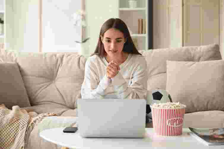 Прем'єра «Ховаючи колишню» від SWEET.TV Originals: щира історія про людей та сучасні виклики