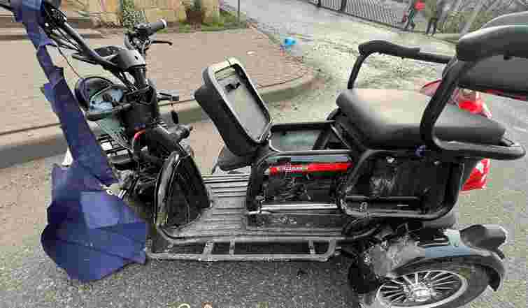 На Тернопільщині в ДТП загинув водій електроскутера, а його пасажирка отримала важкі травми