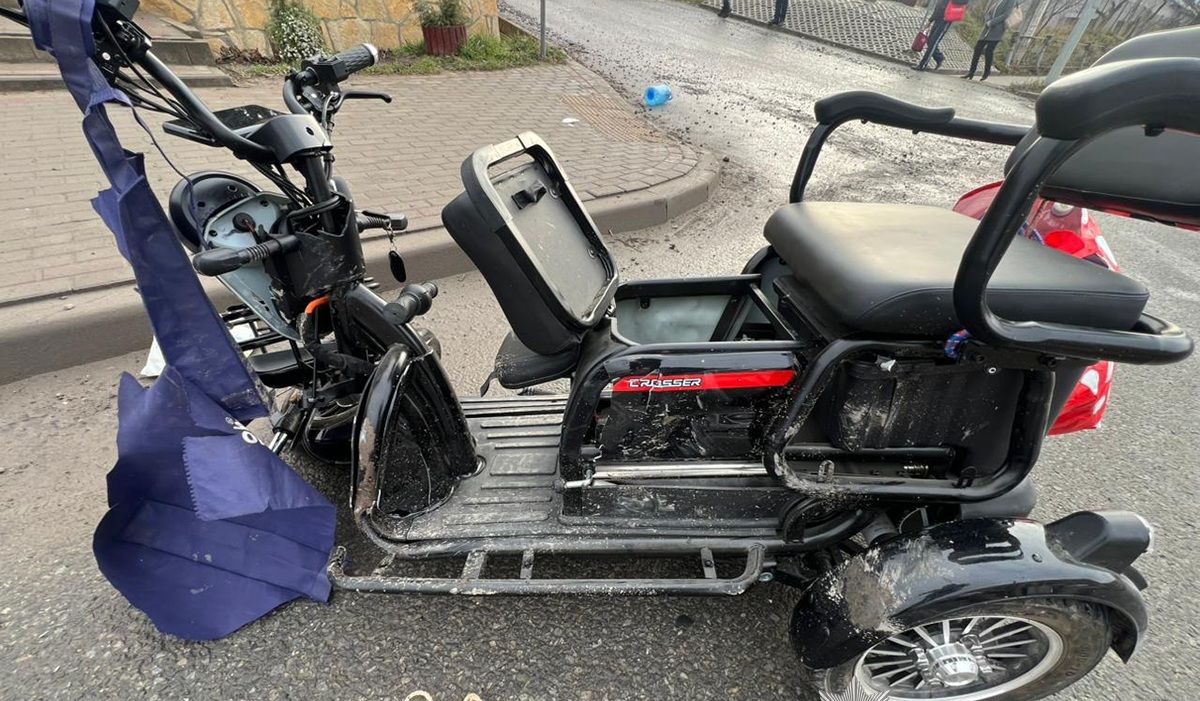 На Тернопільщині в ДТП загинув водій електроскутера, а його пасажирка отримала важкі травми