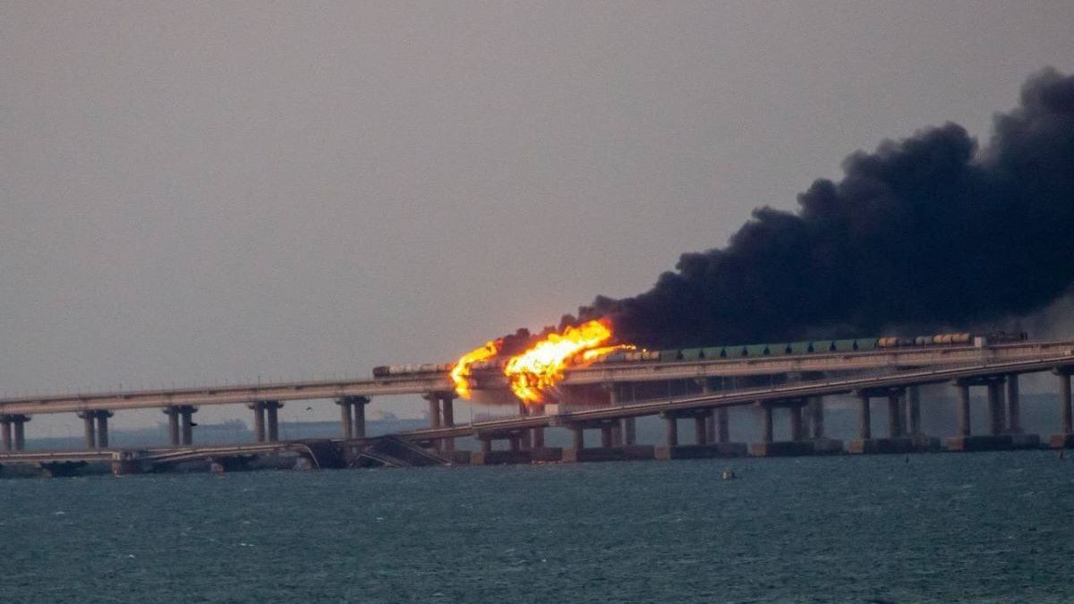 Росіяни засудили до довічного ув’язнення вісьмох людей за вибух на Кримському мосту 