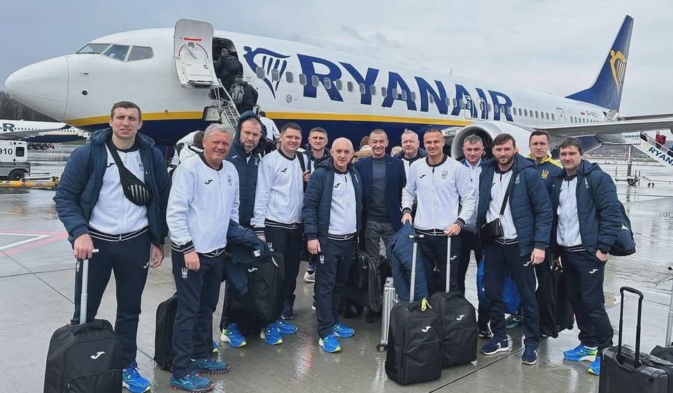 Збірна України серед ветеранів перед вильотом на турнір в Норвегію
