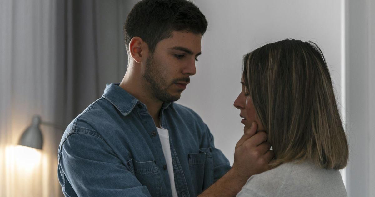 Анонімний простір іноді безпечніший, ніж рідні стосунки. Фото ілюстративне