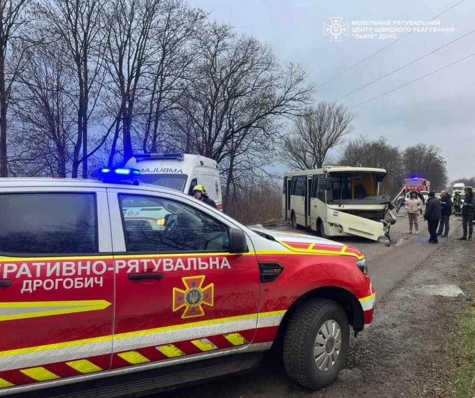 У момент зіткнення у салоні автобуса були 20 пасажирів