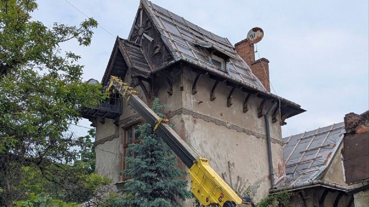 У Львові відреставрують пошкоджену обстрілом віллу «Сонячна»