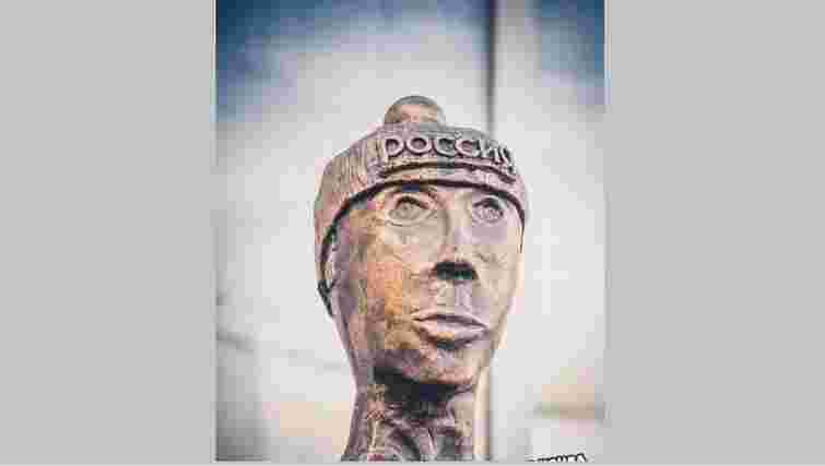 Мільйони не хочуть обійматися