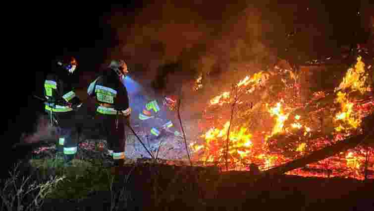 Під час пожежі у туристичному селі на Прикарпатті загинули мати з сином
