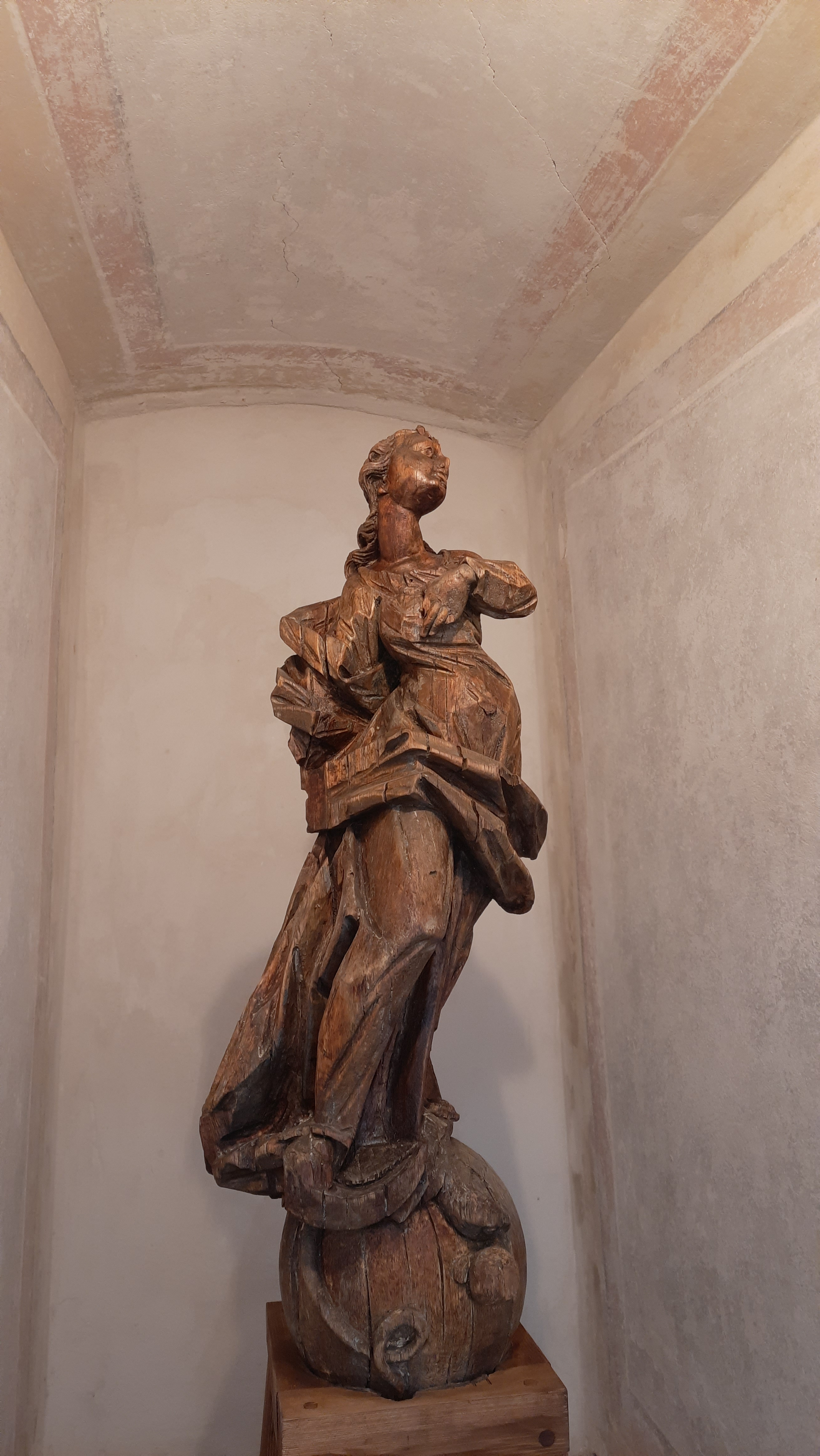 Деревʼяна скульптура